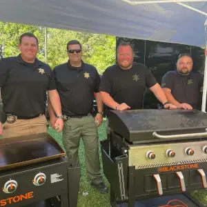 The deputies who cook for the community meals